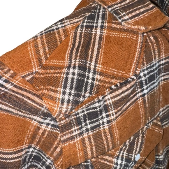 Vendor Women’s  Flannel Shirt Sz Large Brown 💯 Cotton LSleeve Pearl Snaps Fringe - Picture 6 of 10